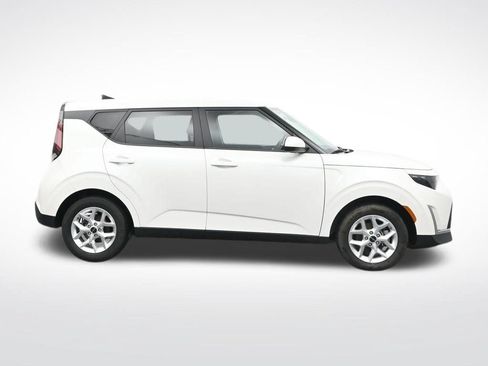 Used 2025 Kia Soul LX w/ LX Technology Package FWD image 4