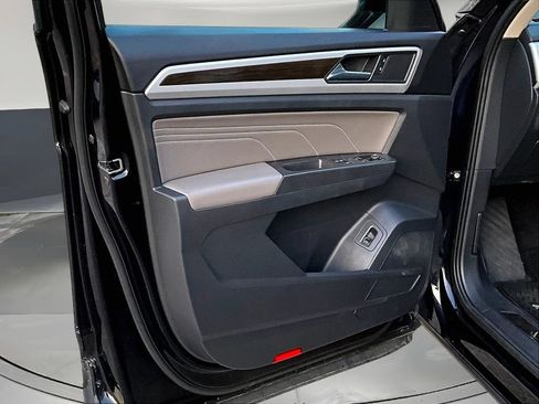 Used 2023 Volkswagen Atlas SE w/ Panoramic Sunroof Package AWD/4WD image 24