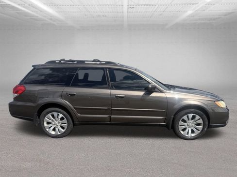 Used 2009 Subaru Outback 2.5i Limited AWD/4WD image 2
