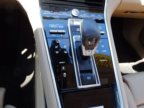 Used 2020 Porsche Panamera RWD image 21