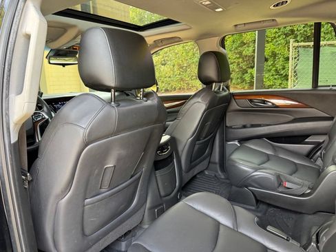Used 2020 Cadillac Escalade Luxury AWD/4WD image 20