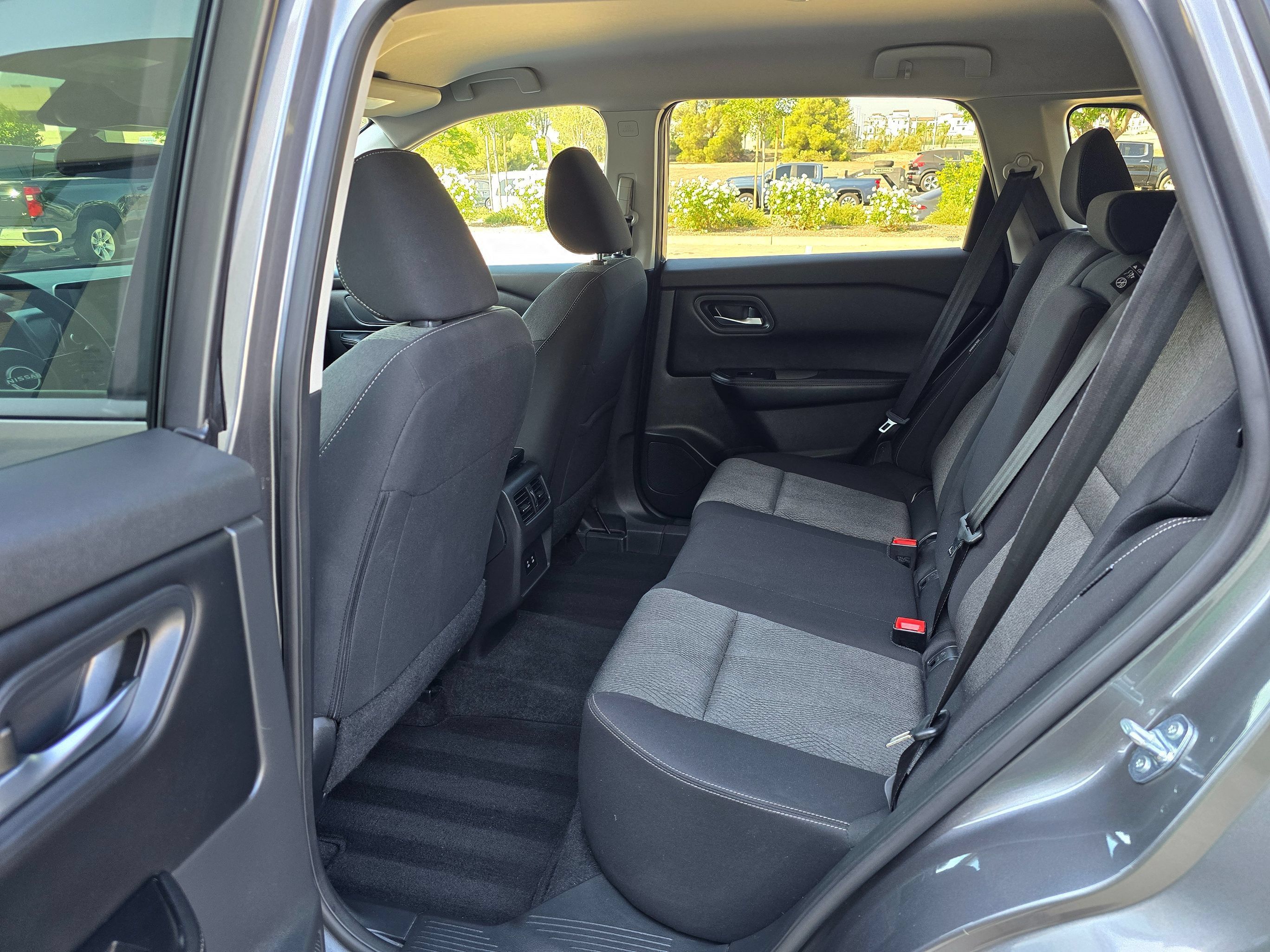 Used 2024 Nissan Rogue SV FWD image 21