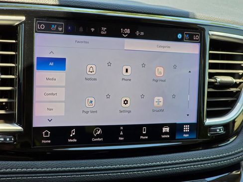 Used 2024 Chrysler Pacifica Limited FWD image 43