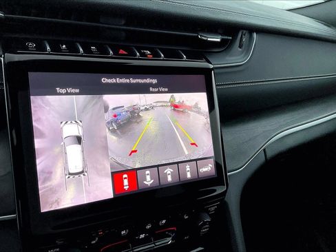 Used 2024 Jeep Grand Cherokee L Limited w/ Luxury Tech Group II image 20