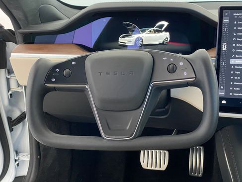 Used 2022 Tesla Model S AWD image 16