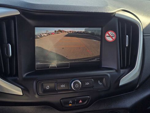 Used 2024 GMC Terrain SLE image 31