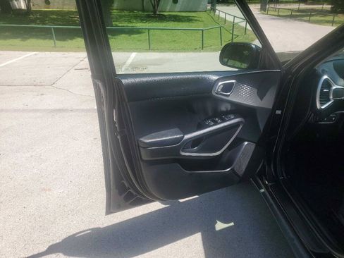 Used 2021 Kia Soul LX FWD image 16