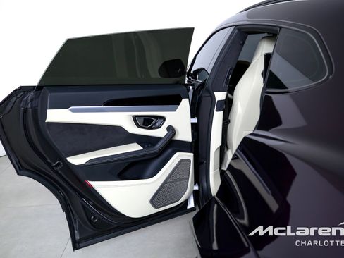 Used 2019 Lamborghini Urus image 17