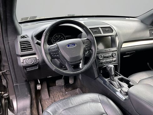 Used 2018 Ford Explorer XLT w/ Equipment Group 202A AWD/4WD image 15