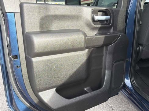 Used 2021 Chevrolet Silverado 2500 Custom w/ Custom Convenience Package image 13