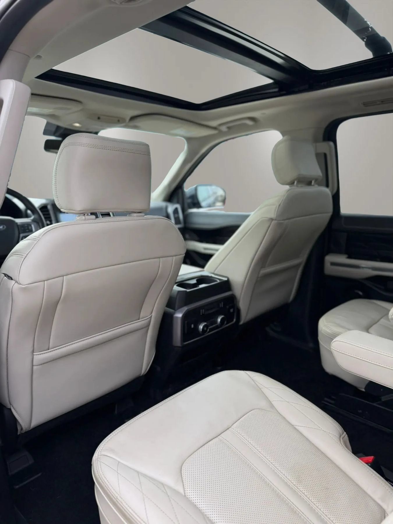 Used 2019 Ford Expedition Platinum AWD/4WD image 16