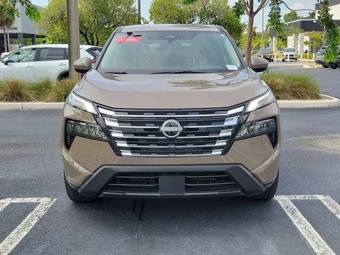 Used 2025 Nissan Rogue SV FWD image 2