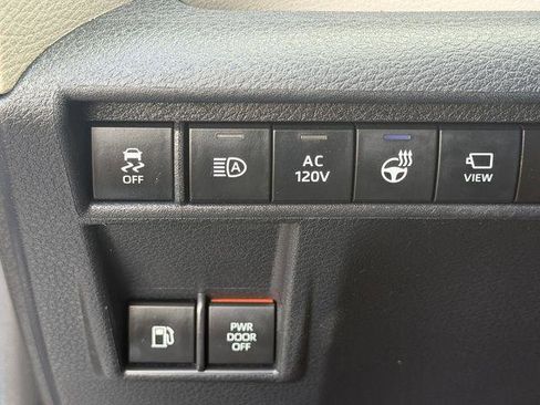 Certified 2024 Toyota Sienna Platinum FWD image 19