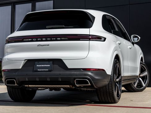Certified 2025 Porsche Cayenne image 11