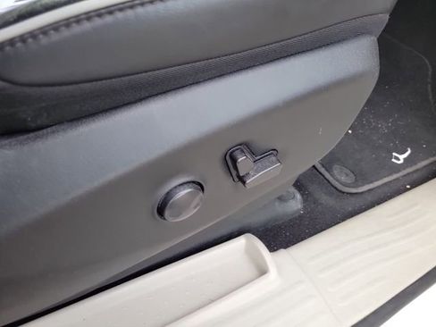 Used 2023 Chrysler Pacifica Limited image 37