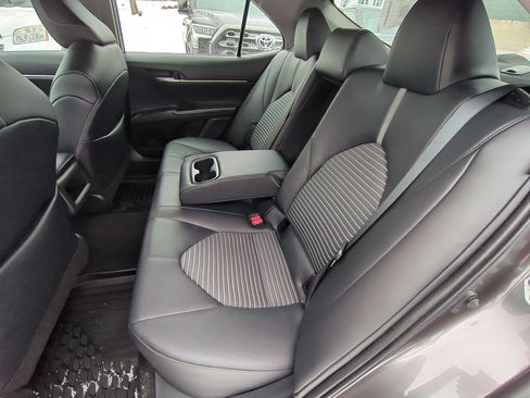 Used 2023 Toyota Camry SE image 16