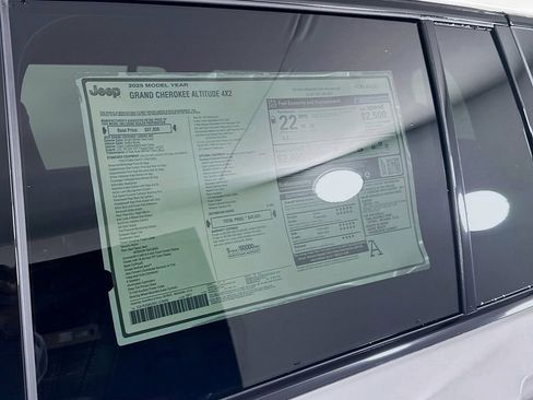 New 2025 Jeep Grand Cherokee Altitude image 19