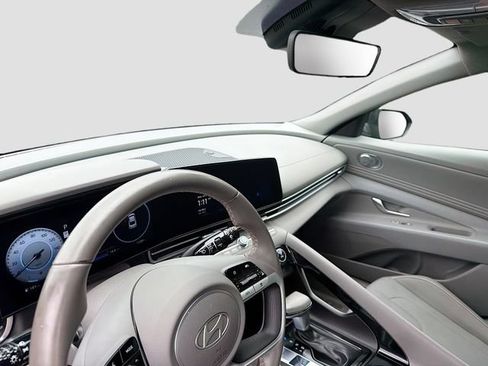 Certified 2025 Hyundai Elantra SEL w/ Cargo Package FWD image 9