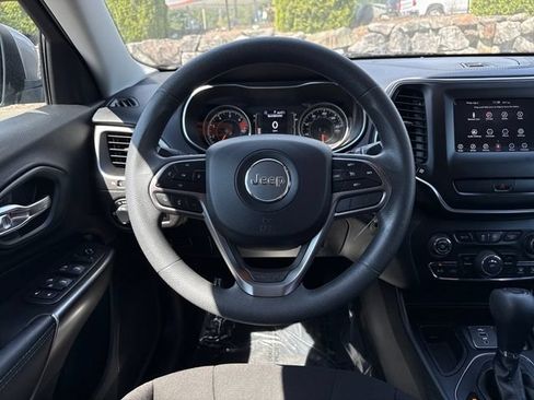 Used 2020 Jeep Cherokee Latitude FWD image 9