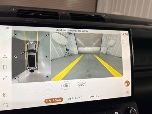 New 2026 Land Rover Defender 130 X-Dynamic SE image 34