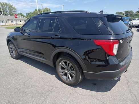 Used 2022 Ford Explorer XLT w/ Equipment Group 202A AWD/4WD image 6