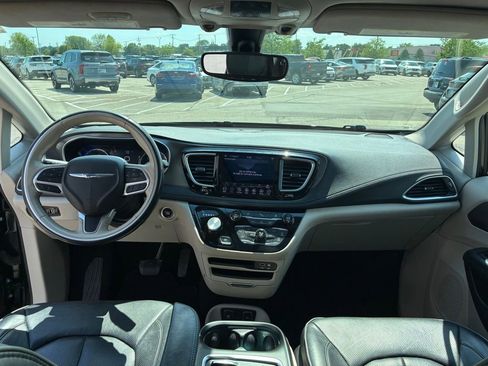 Used 2019 Chrysler Pacifica Limited FWD image 22