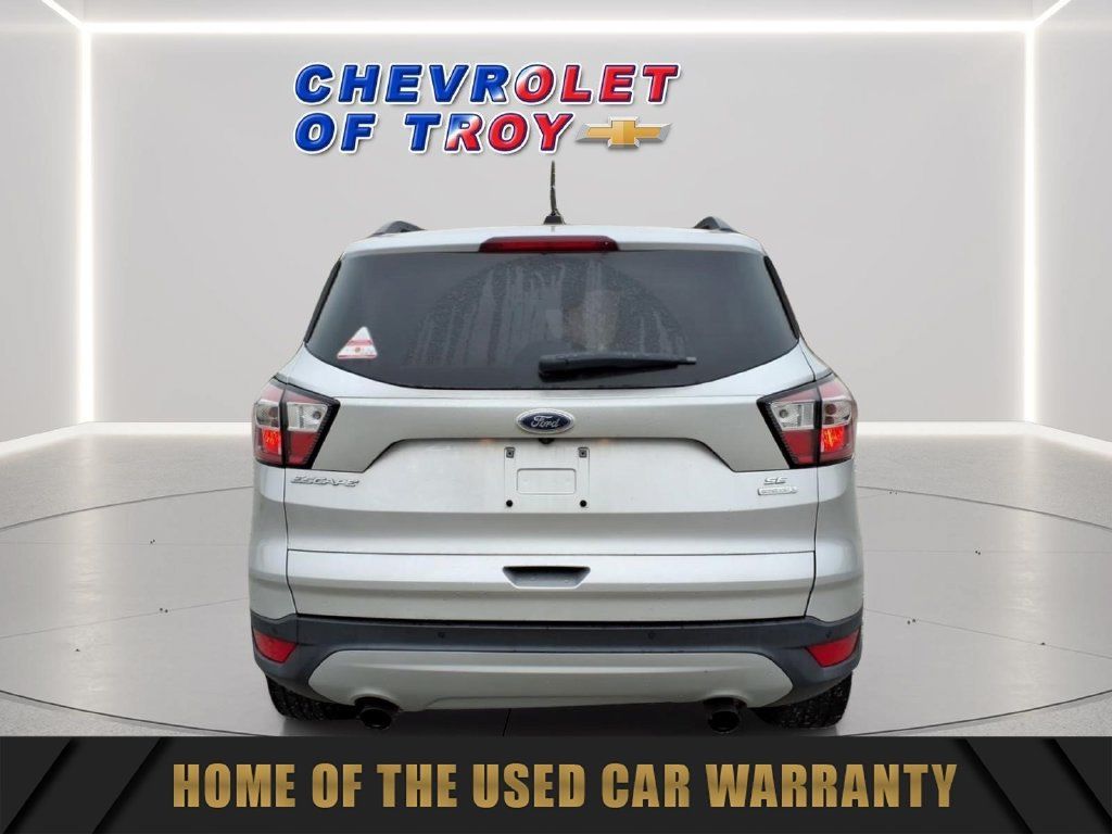 Used 2017 Ford Escape SE w/ Equipment Group 201A FWD image 8
