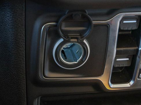 Used 2025 Jeep Wrangler Sahara image 20