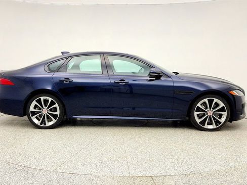 Used 2022 Jaguar XF R-Dynamic SE image 4