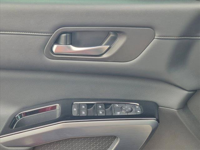Used 2022 Nissan Pathfinder SL FWD image 2