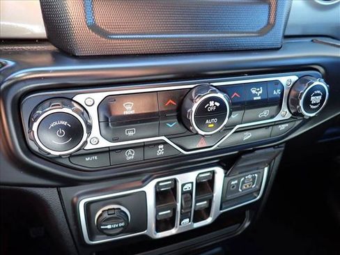 Used 2018 Jeep Wrangler Unlimited Sport S AWD/4WD image 17