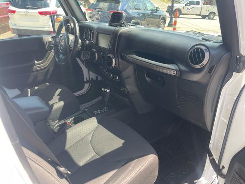 Used 2016 Jeep Wrangler Unlimited Sport w/ Quick Order Package 24S AWD/4WD image 17