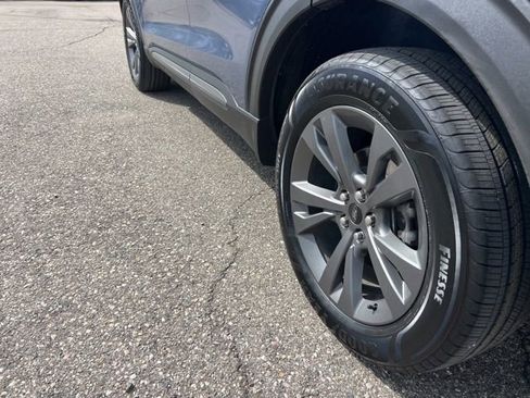 Certified 2021 Ford Explorer XLT w/ Equipment Group 202A image 27