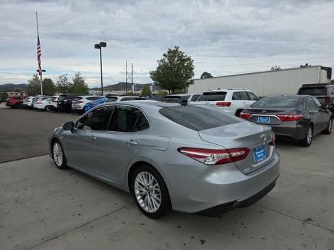 Used 2018 Toyota Camry XLE w/ Audio Package FWD image 7
