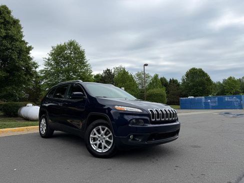 Used 2016 Jeep Cherokee Latitude AWD/4WD image 2