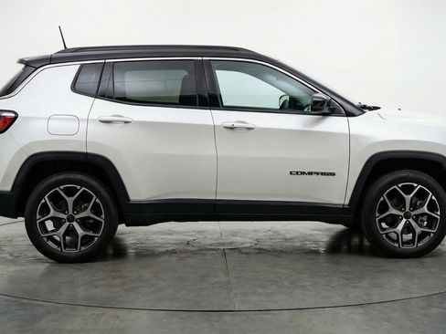 Used 2025 Jeep Compass Limited AWD/4WD image 11