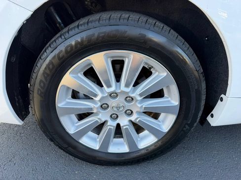 Used 2011 Toyota Sienna XLE AWD/4WD image 34