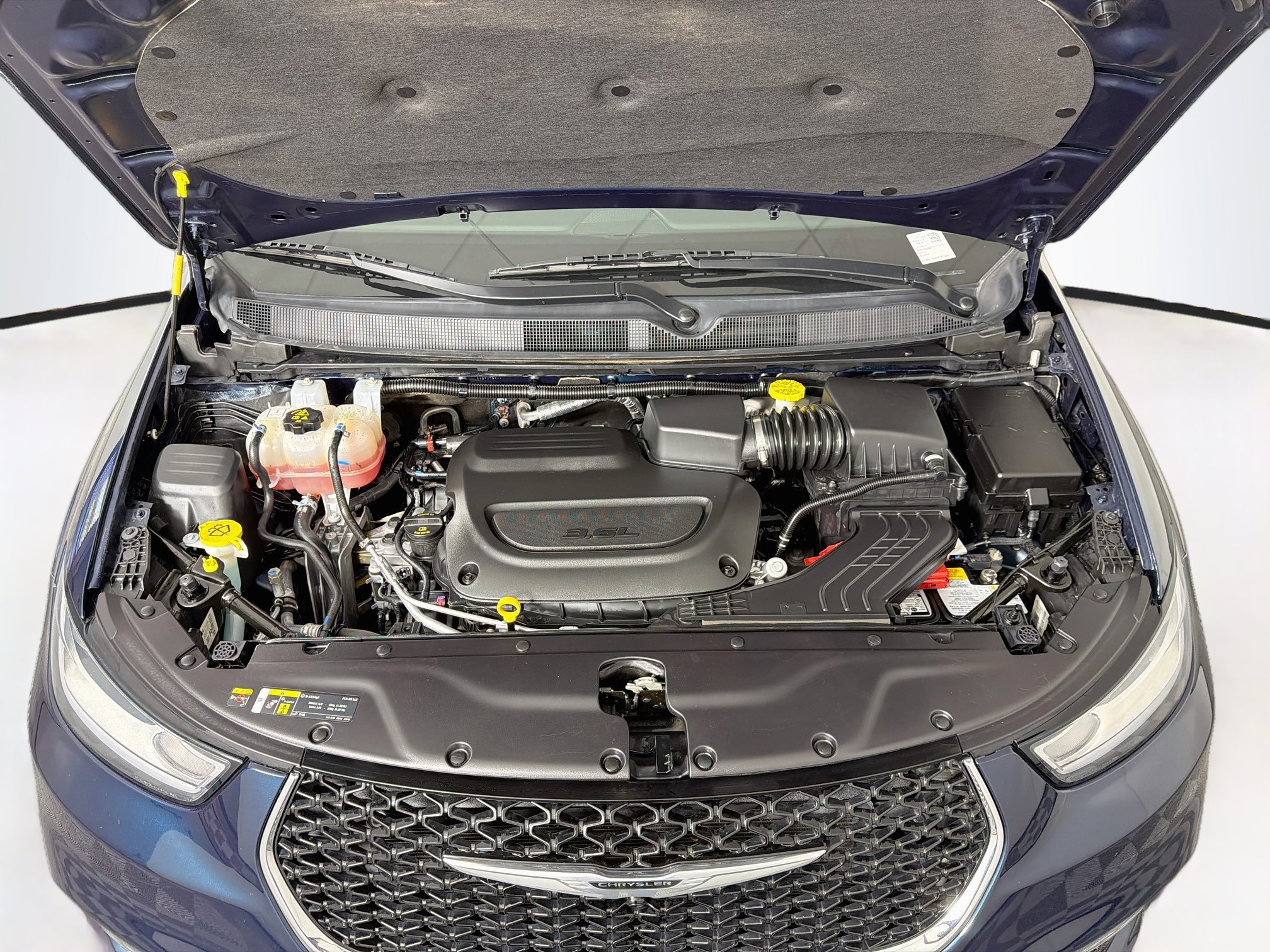 Used 2025 Chrysler Pacifica Select FWD image 35