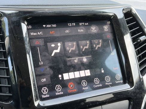 Used 2019 Jeep Cherokee Limited w/ Trailer Tow Group AWD/4WD image 20