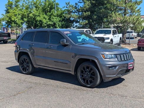 Used 2018 Jeep Grand Cherokee Altitude AWD/4WD image 3