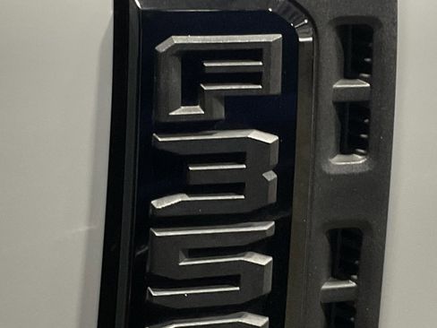 Used 2025 Ford F350 Platinum w/ FX4 Off-Road Package image 7