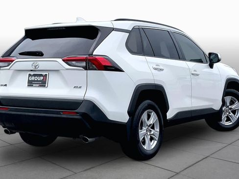 Used 2021 Toyota RAV4 XLE w/ Convenience Package FWD image 13