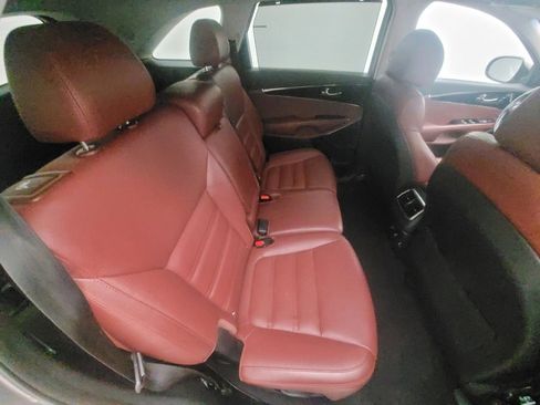 Used 2018 Kia Sorento SX image 19