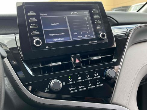 Used 2021 Toyota Camry LE image 29