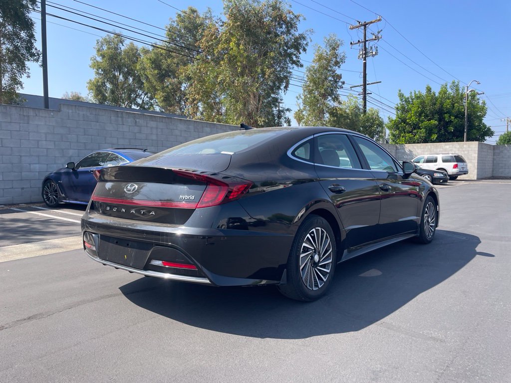 Used 2022 Hyundai Sonata Limited FWD image 2