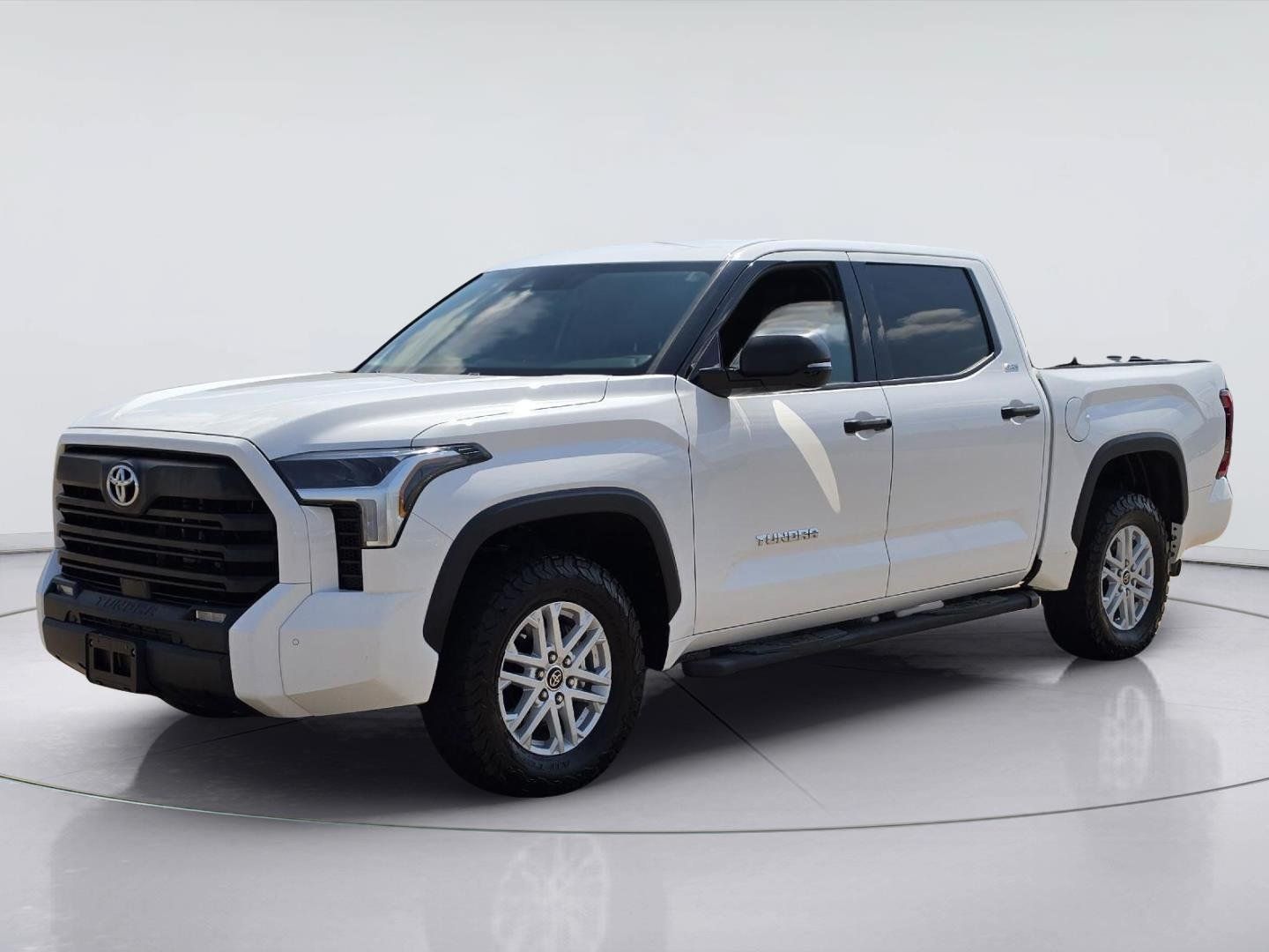 Used 2022 Toyota Tundra SR5 w/ SR5 Convenience Package AWD/4WD image 1
