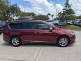 Used 2019 Chrysler Pacifica Limited image 3