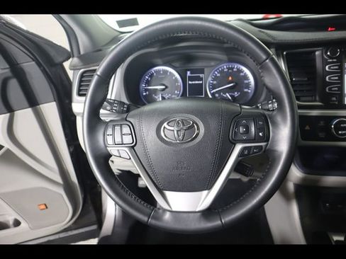 Used 2019 Toyota Highlander Limited AWD/4WD image 18