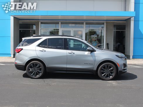 Used 2024 Chevrolet Equinox RS w/ RS Leather Package AWD/4WD image 3
