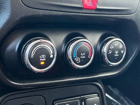 Used 2016 Jeep Renegade Trailhawk image 21